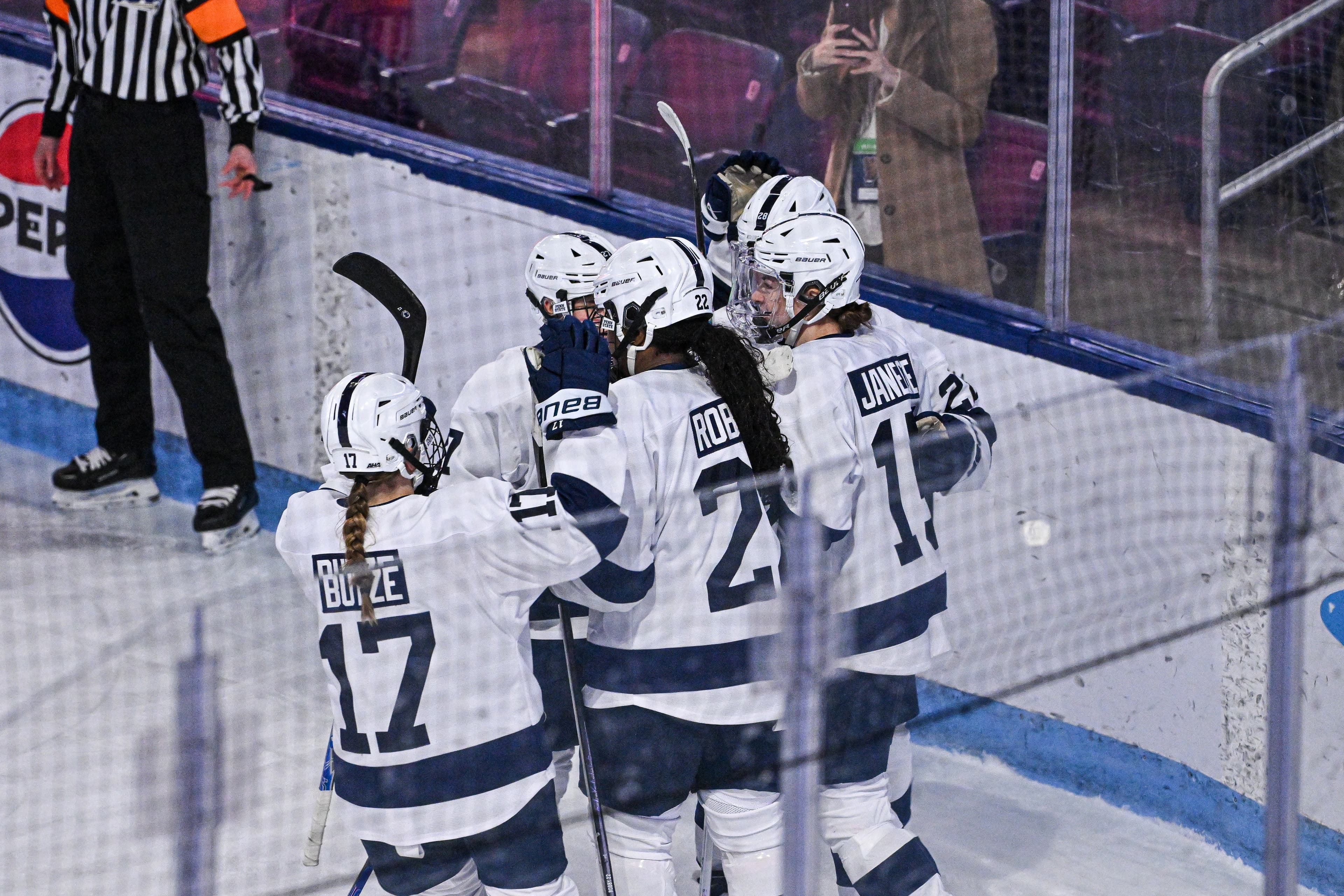 Women's Hockey Monday Media Notebook: Robert Morris, Outdoor Game