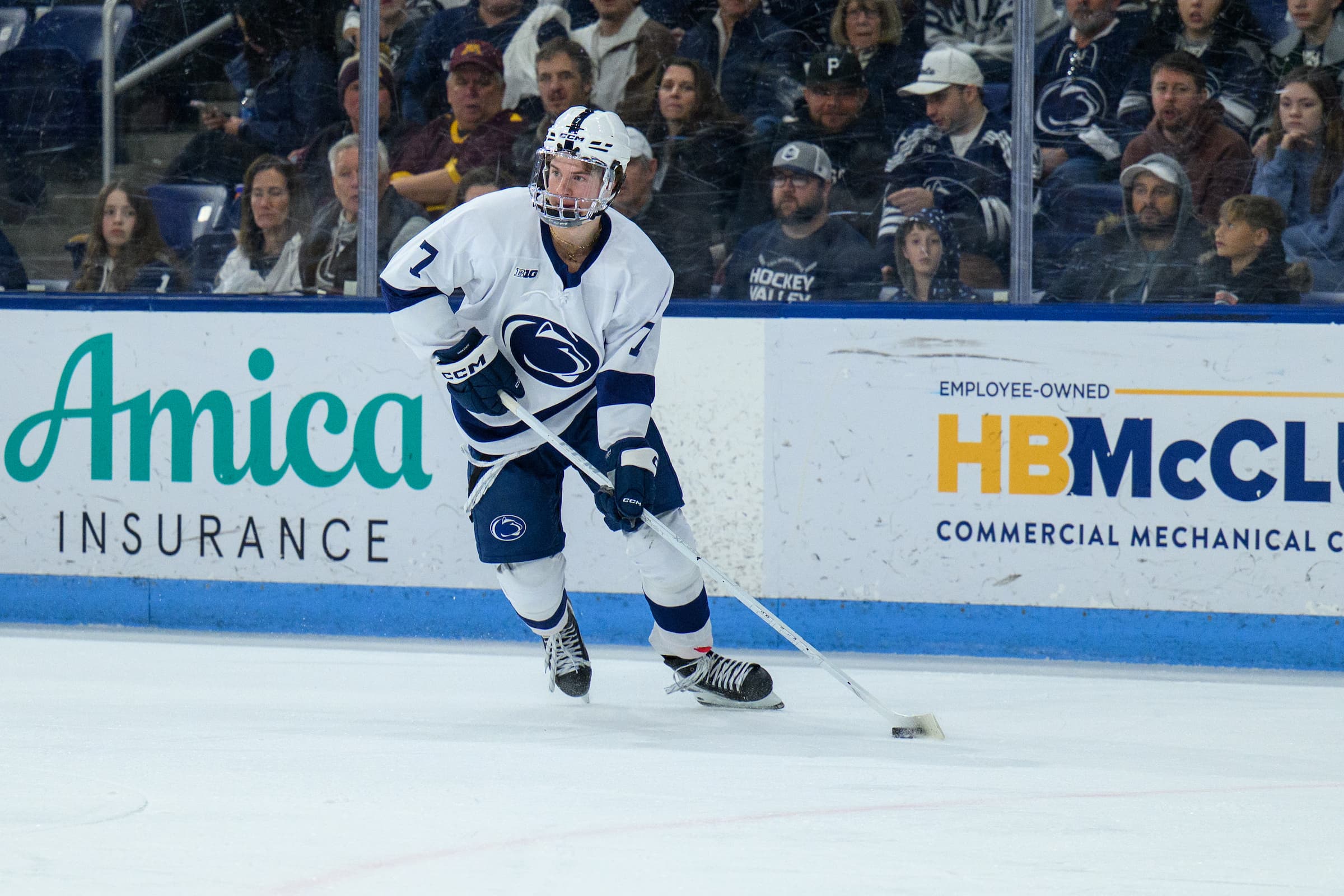 Men's Hockey Stays Hot with Back-to-Back Big Ten Sweeps article image from Roar Plus